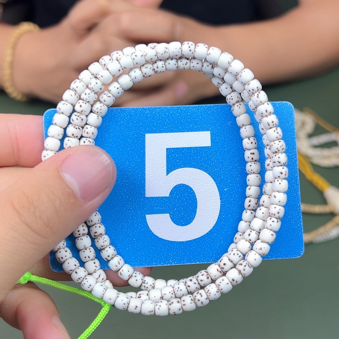 吊坠星月菩提54脖挂。  5