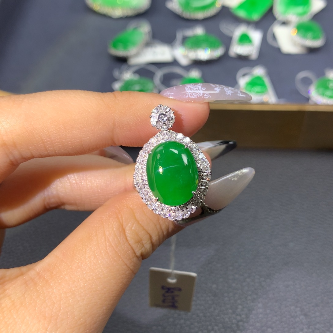 翡翠戒指18K金镶嵌翡翠