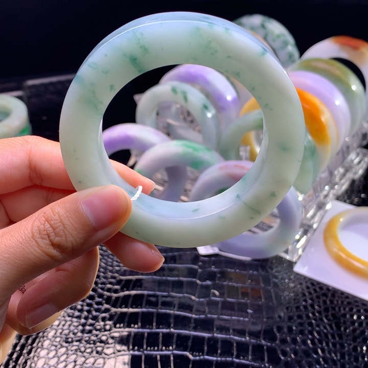 定制翡翠未镶嵌手镯