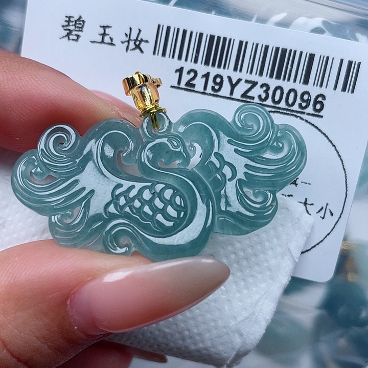 吊坠(不含链)未镶嵌翡翠