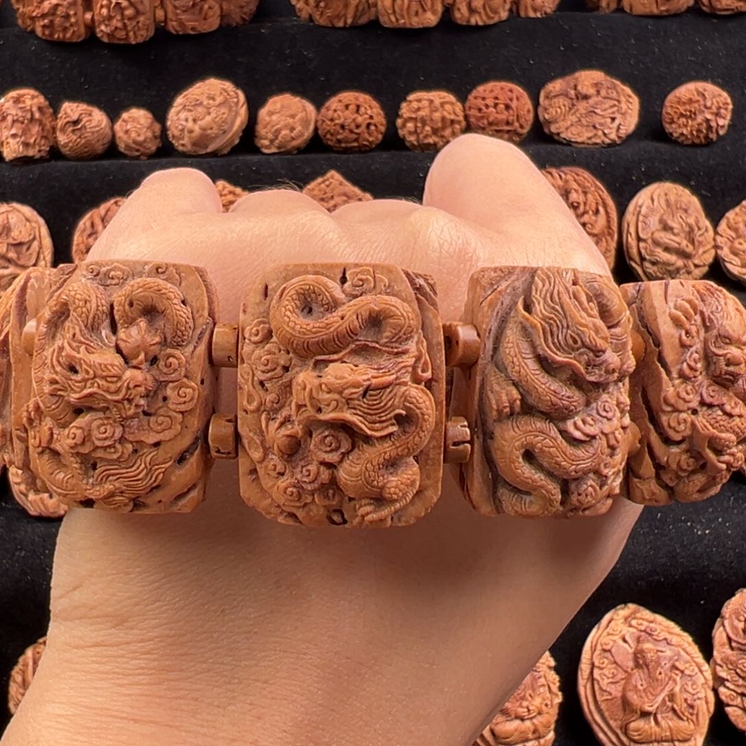 吊坠桃核桃核雕刻九龙手牌