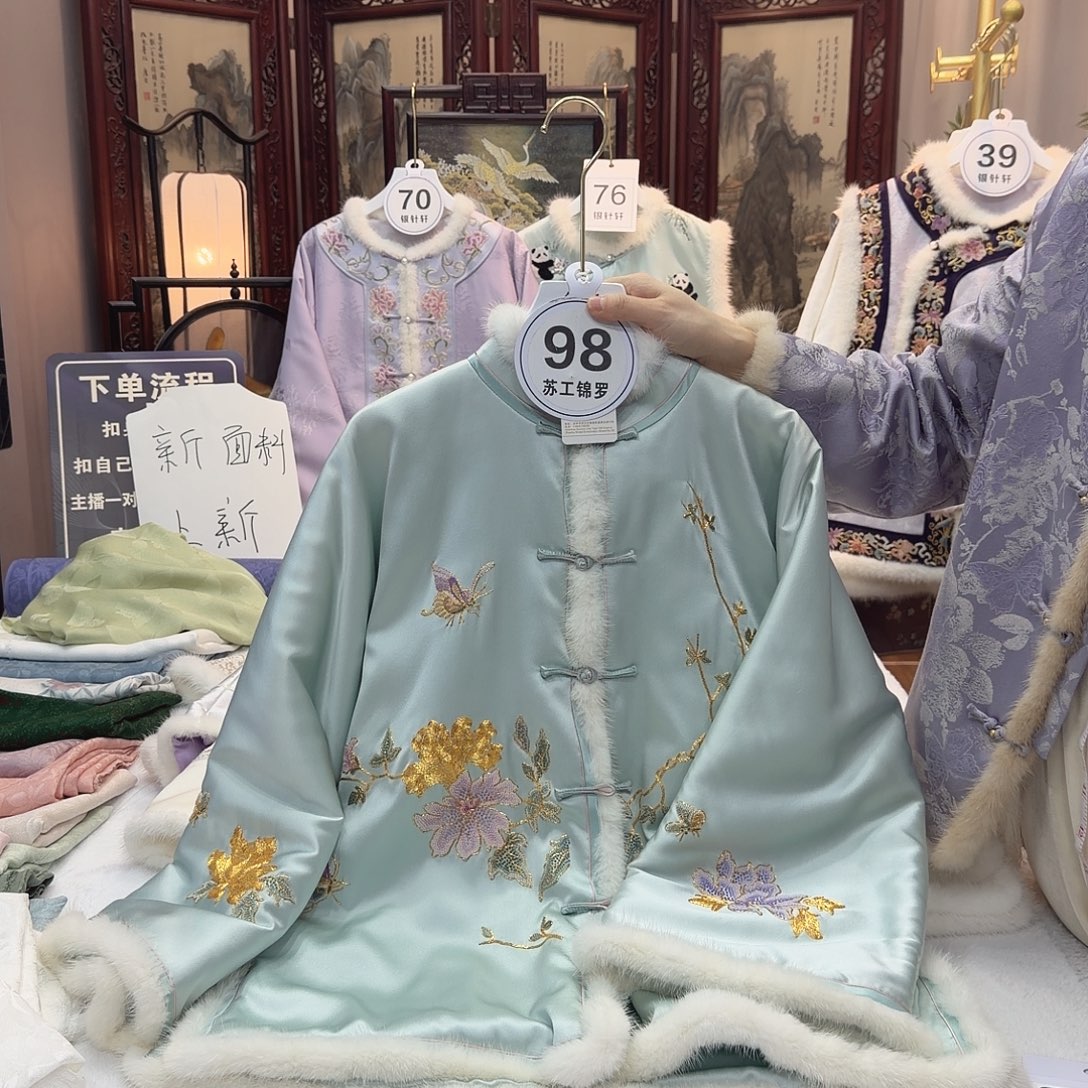 温***玉非遗传承人的精神风貌