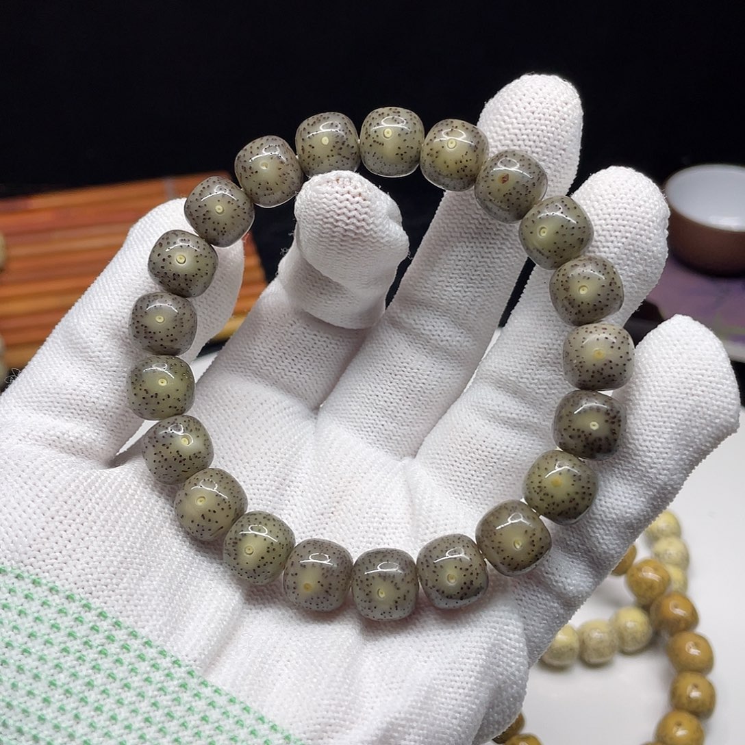 吊坠星月菩提34。11/10黑冰满天星火龙果