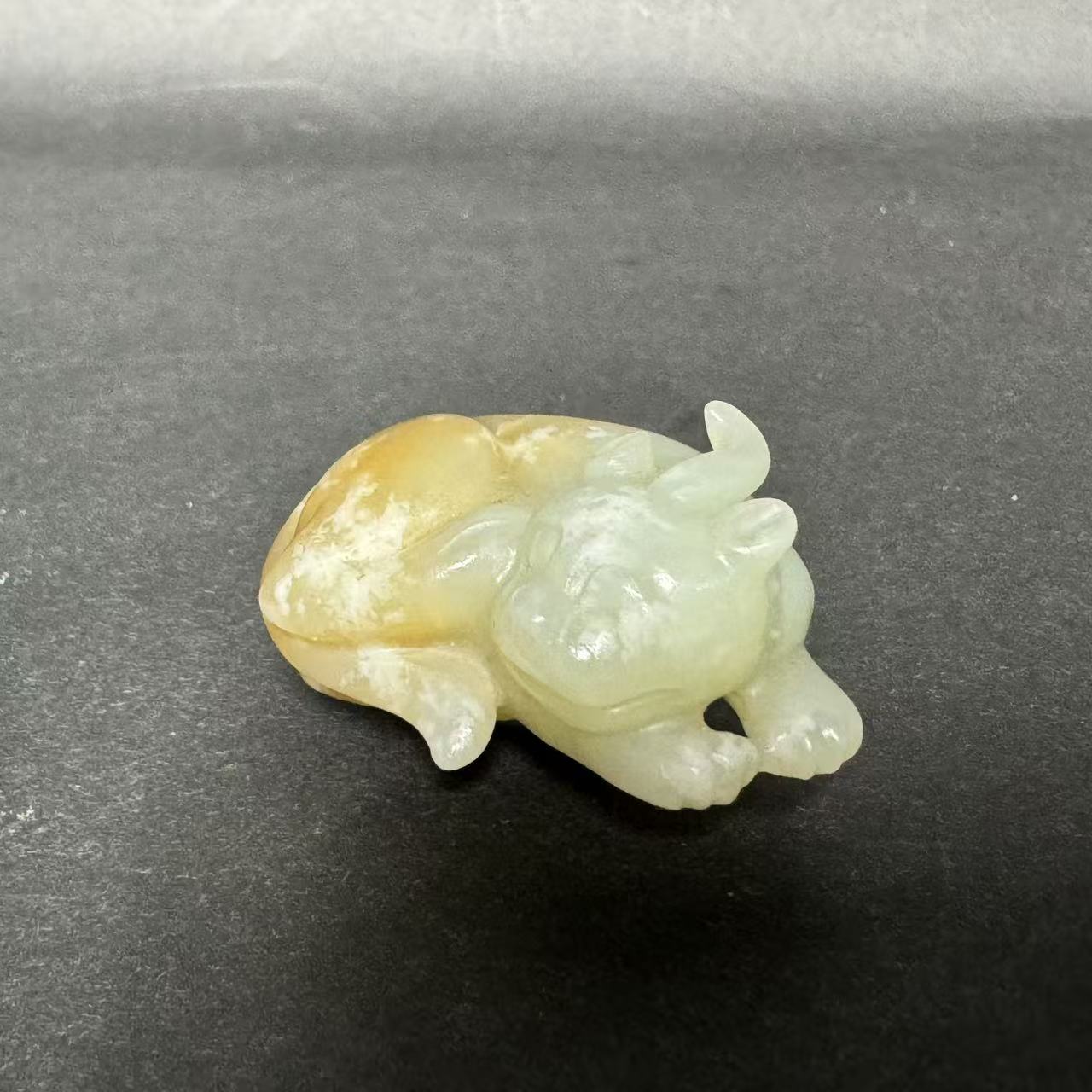 0122晚002和田玉瑞兽吊坠