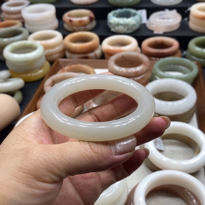 郭***半合金手镯石英质玉（非洲翠）