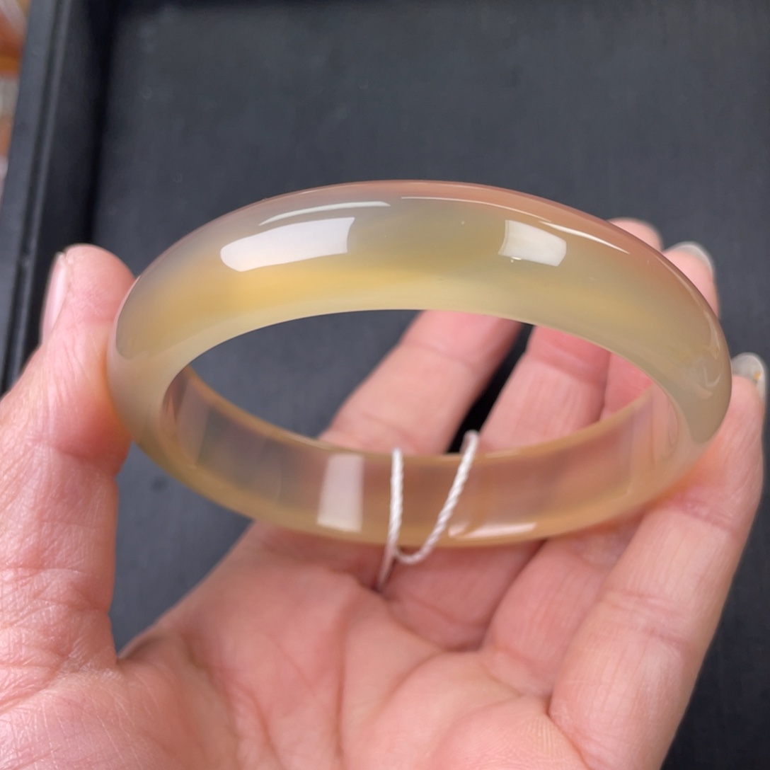 玛瑙/玉髓手镯未镶嵌60圈口