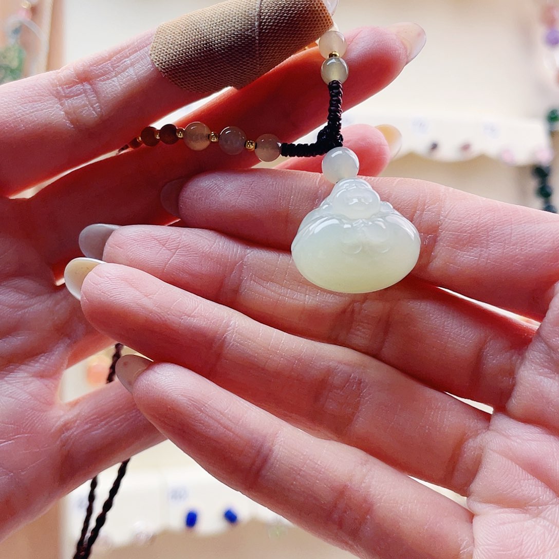 和田玉未镶嵌吊坠(赠链)