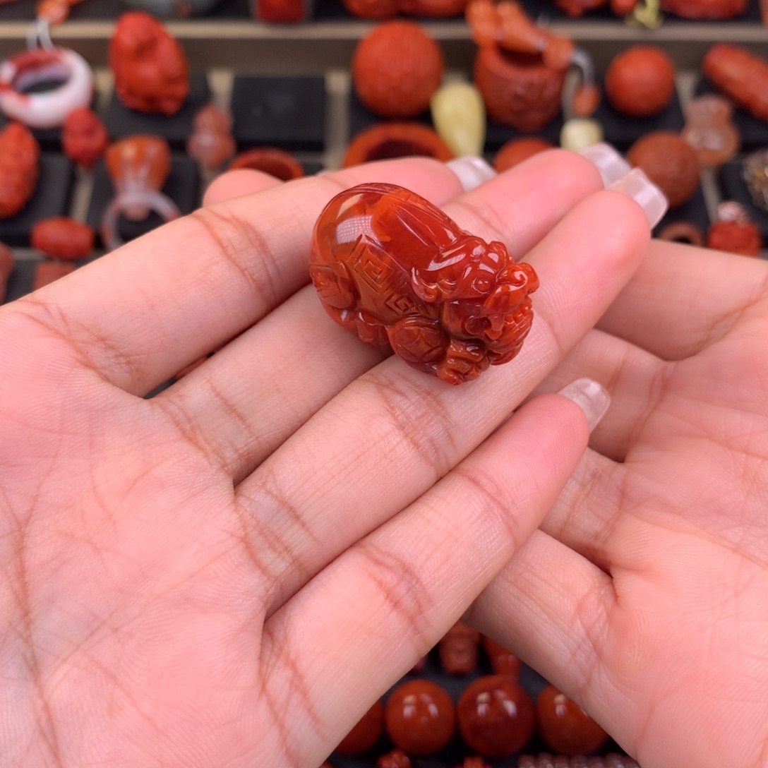 南红玛瑙未镶嵌貔貅吊坠