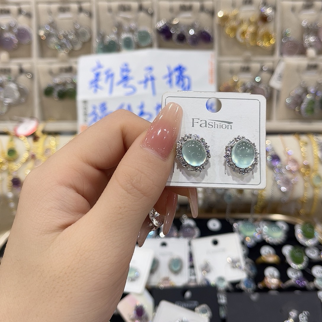 有***爱蛇纹石玉银S925镶嵌耳钉