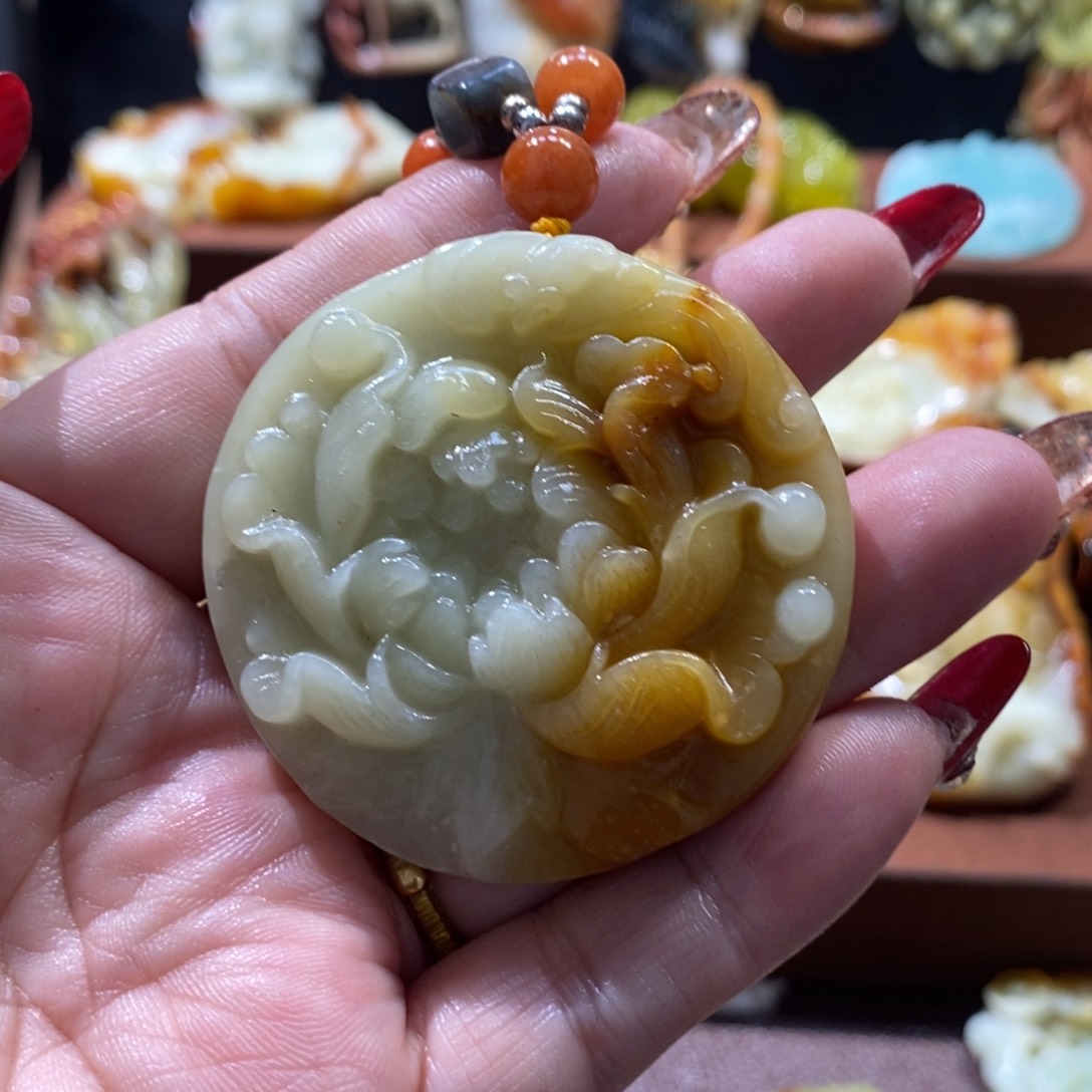 蛇纹石玉颈饰未镶嵌