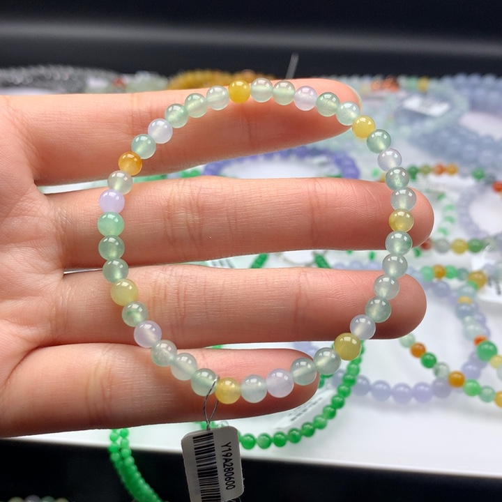 翡翠手镯未镶嵌卡