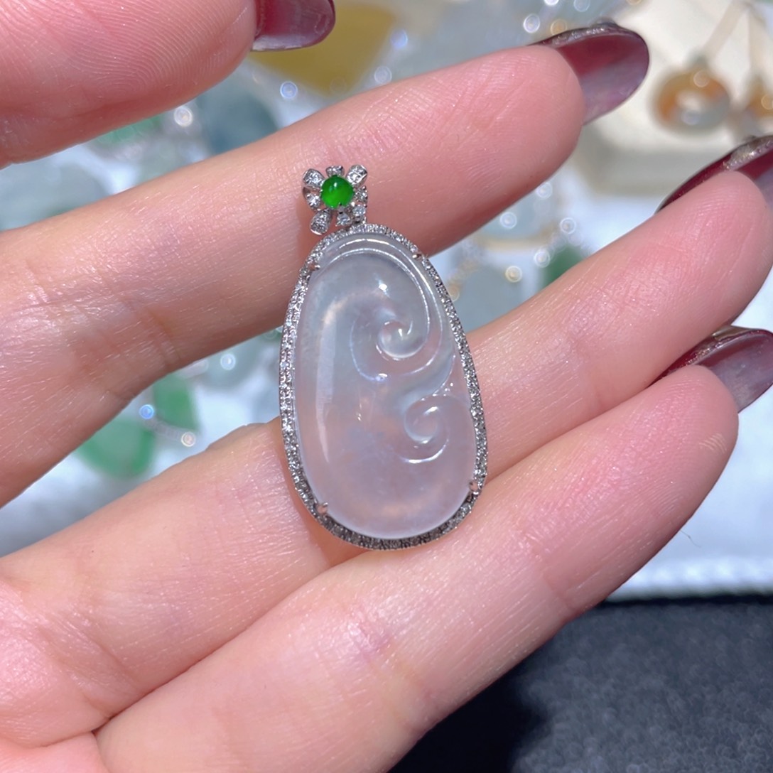 翡翠颈饰18K金镶嵌翡翠