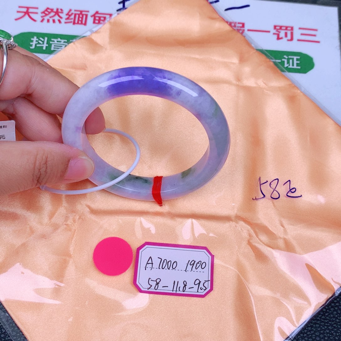 翡翠手镯未镶嵌缅甸翡翠