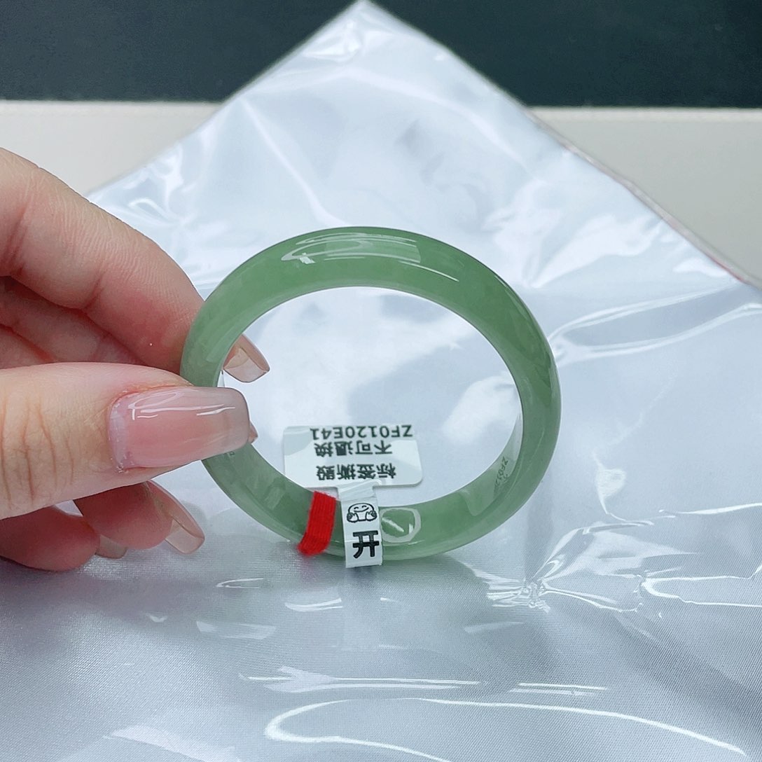 翡翠手镯未镶嵌贵妃52