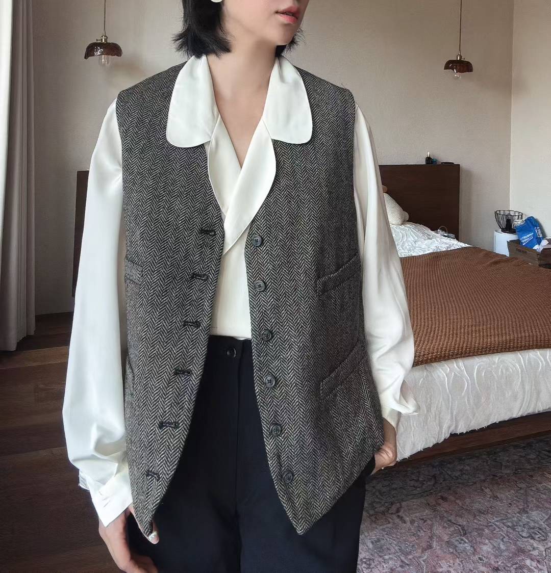 卡其灰色人字纹羊毛马夹