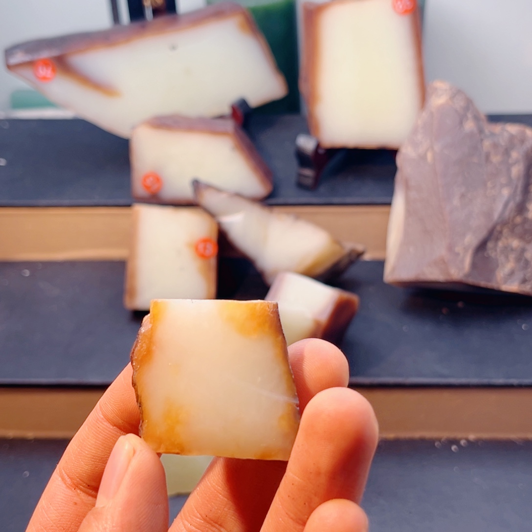 和田玉（糖玉）未镶嵌颈饰