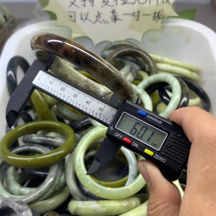 蛇纹石玉未镶嵌手镯27