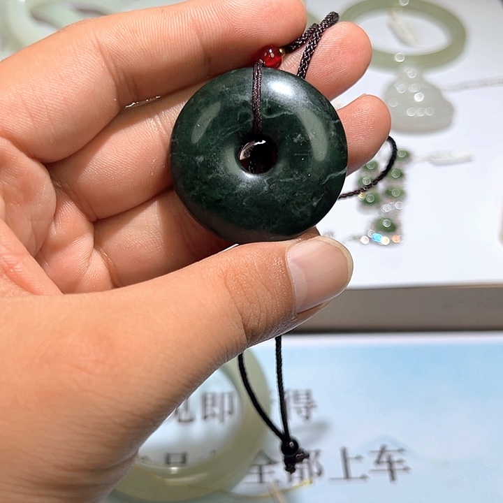 未镶嵌蛇纹石玉颈饰