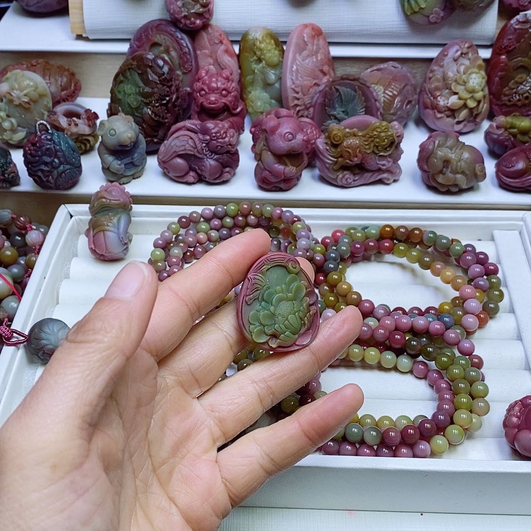 玛瑙/玉髓盐源玛瑙吊坠未镶嵌