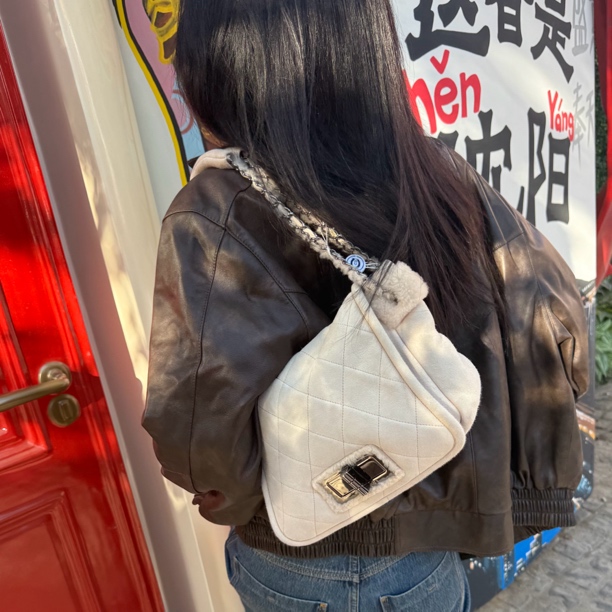 95新 Chanel/香奈儿 白色毛绒翻盖单肩包