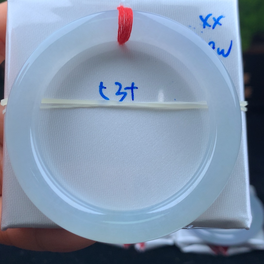翡翠手镯未镶嵌手镯