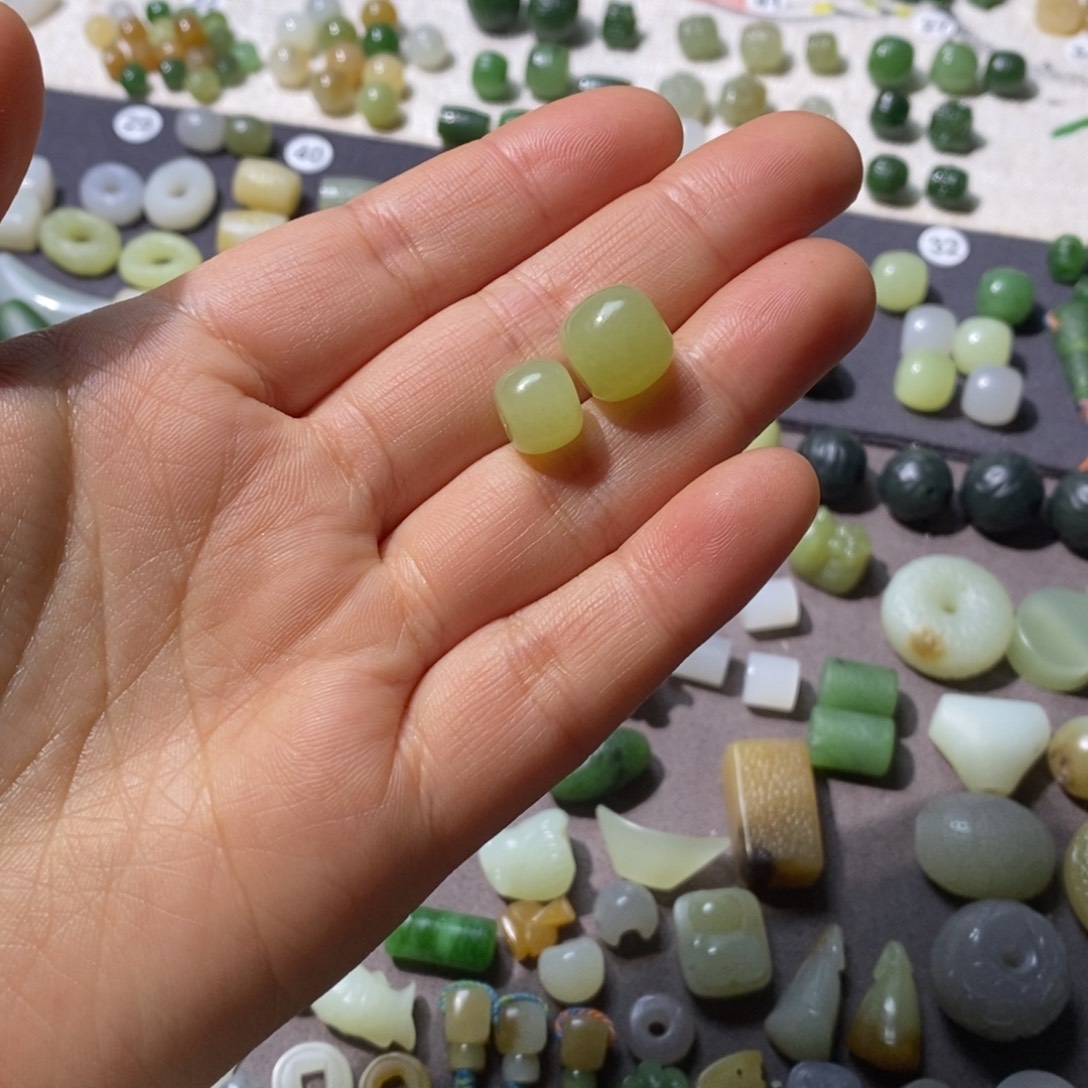 燕****和田玉未镶嵌车挂