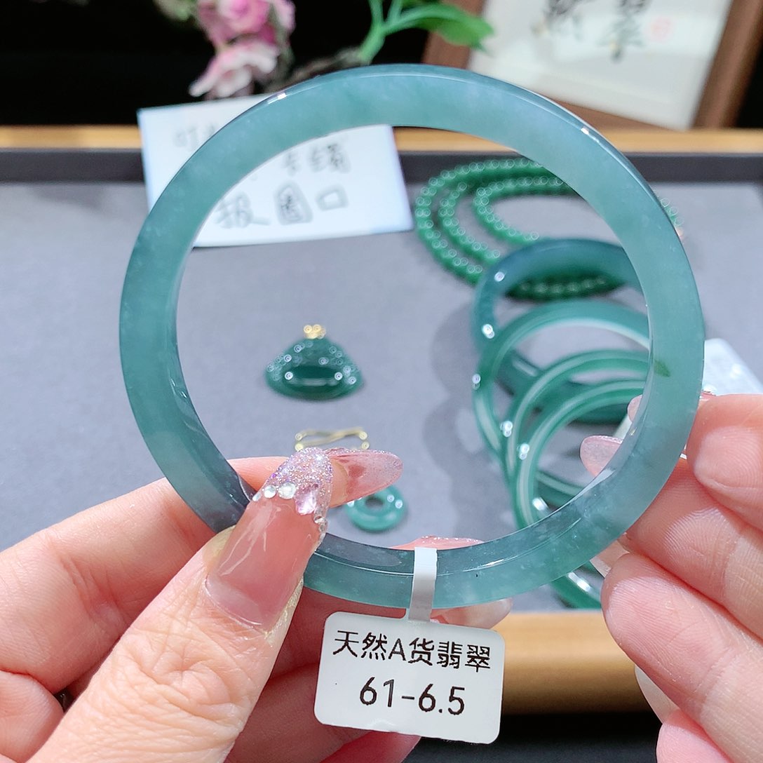 翡翠手镯（圆镯）未镶嵌