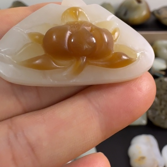 颈饰未镶嵌和田玉（白玉）
