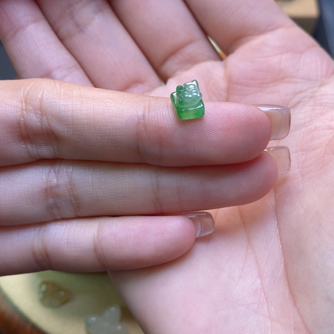 *****翡翠未镶嵌颈饰14988