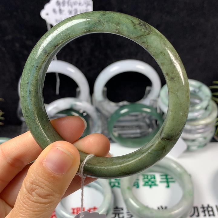 翡翠未镶嵌手镯23号。 58圈