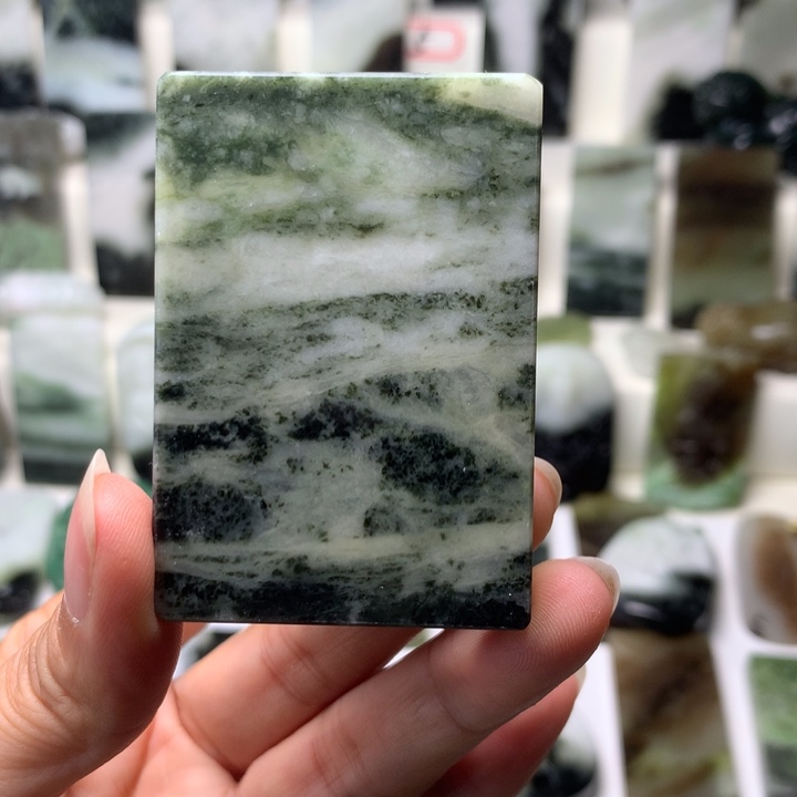 独山玉未镶嵌颈饰