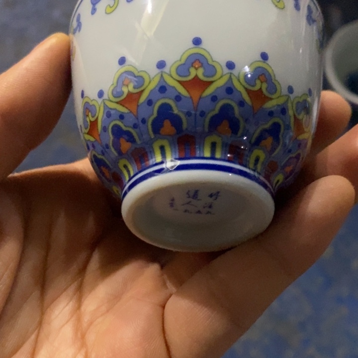 摆件陶斗彩莲缠枝莲杯竹溪道人款