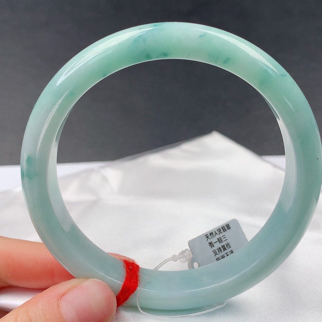 翡翠手镯未镶嵌136正63