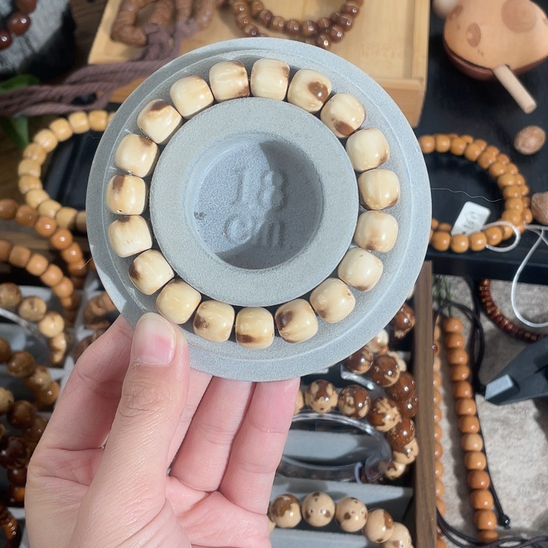 紫金鼠手串11+半实心三叶草桶珠