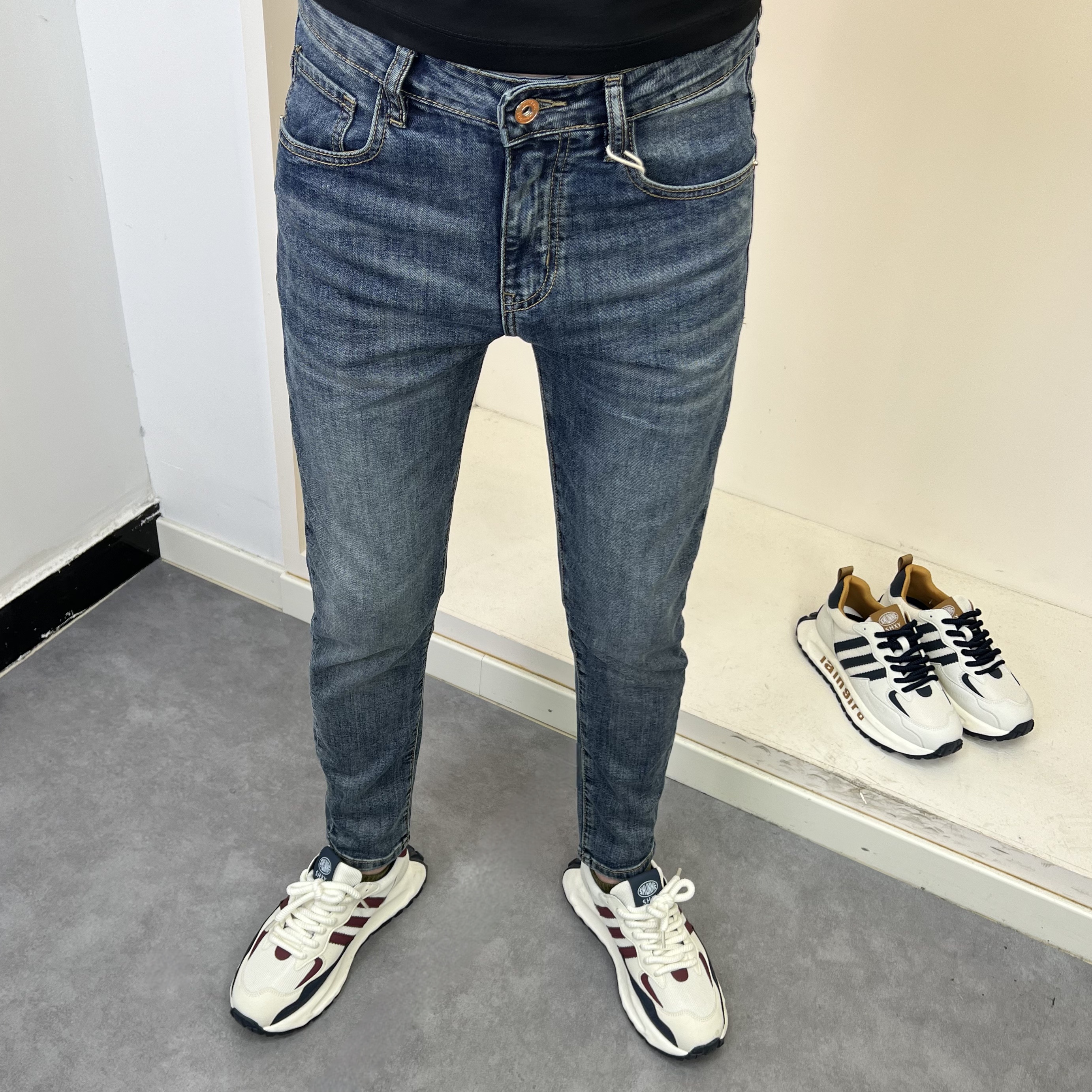 8558夏季新款蓝色净版简约修身小脚男牛仔裤时尚休闲百搭男士弹力