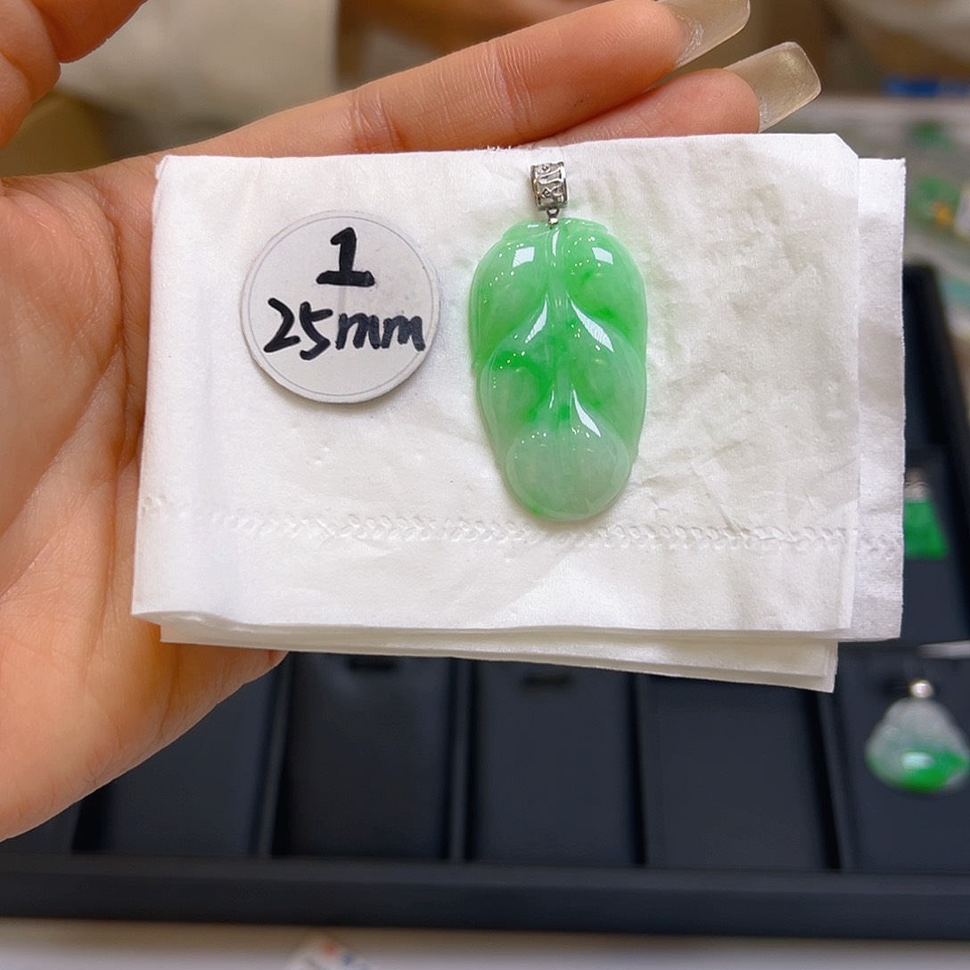 翡翠颈饰18K金镶嵌翡翠