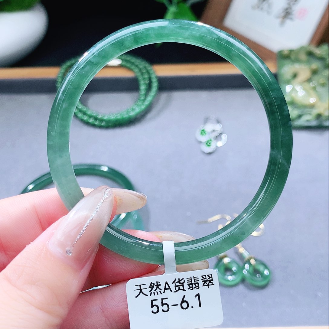 翡翠手镯（圆镯）未镶嵌