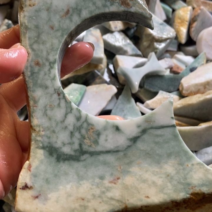 翡翠颈饰未镶嵌天然翡翠