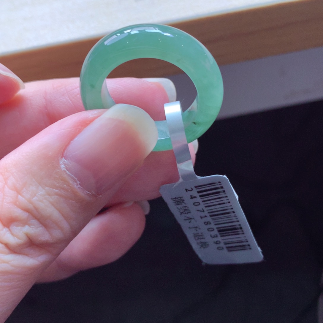 翡翠颈饰未镶嵌吊坠