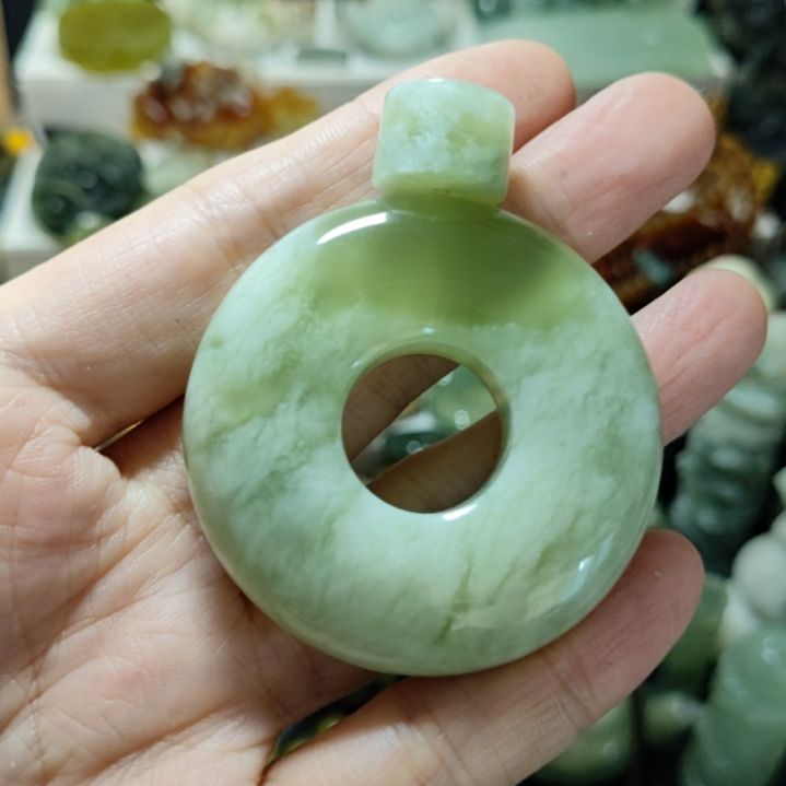 岫玉未镶嵌挂坠款式