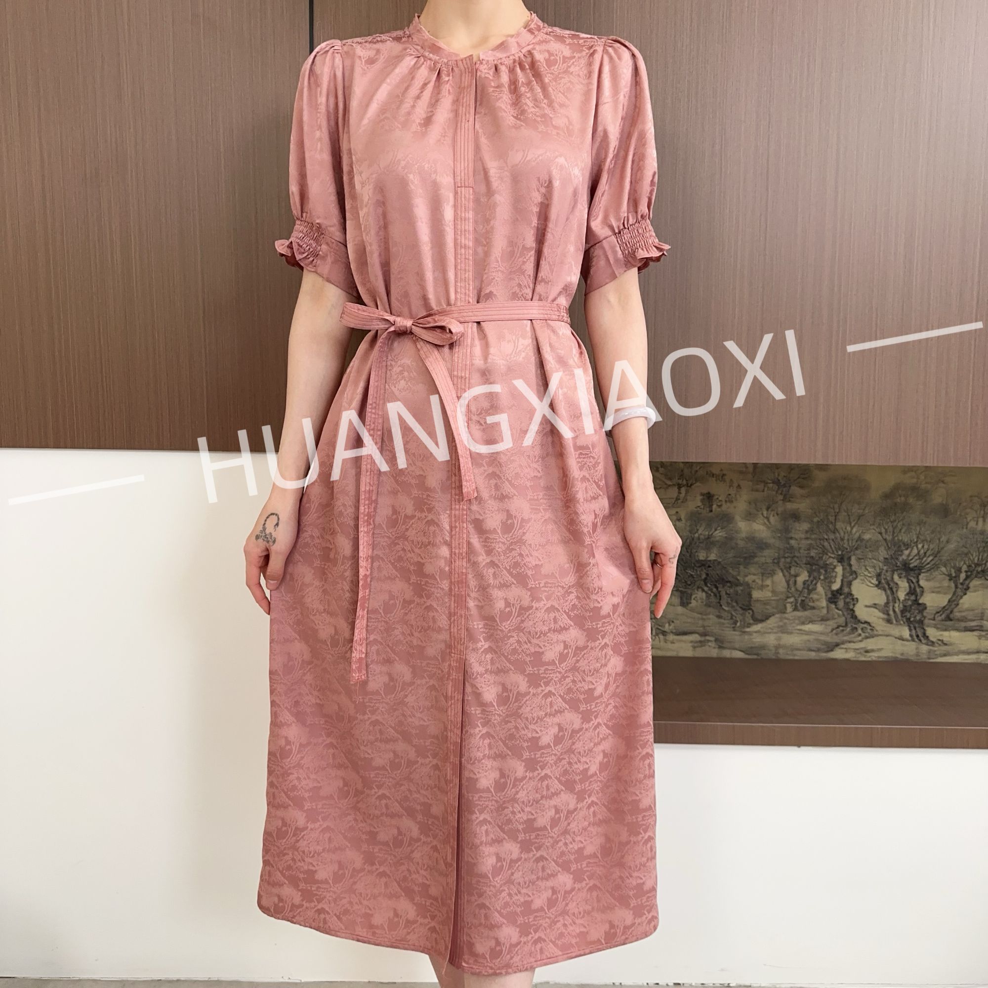 HUANGXIAOXI 胭脂粉色织山水提花减龄泡泡袖气质连衣裙ZF-779