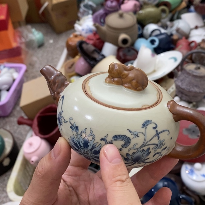 陶瓷艺术品及陶瓷壶