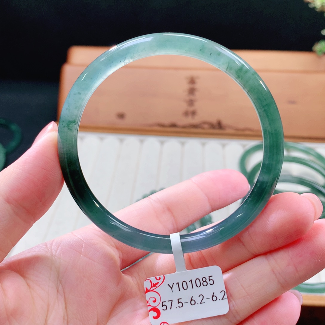 翡翠手镯（圆镯）未镶嵌