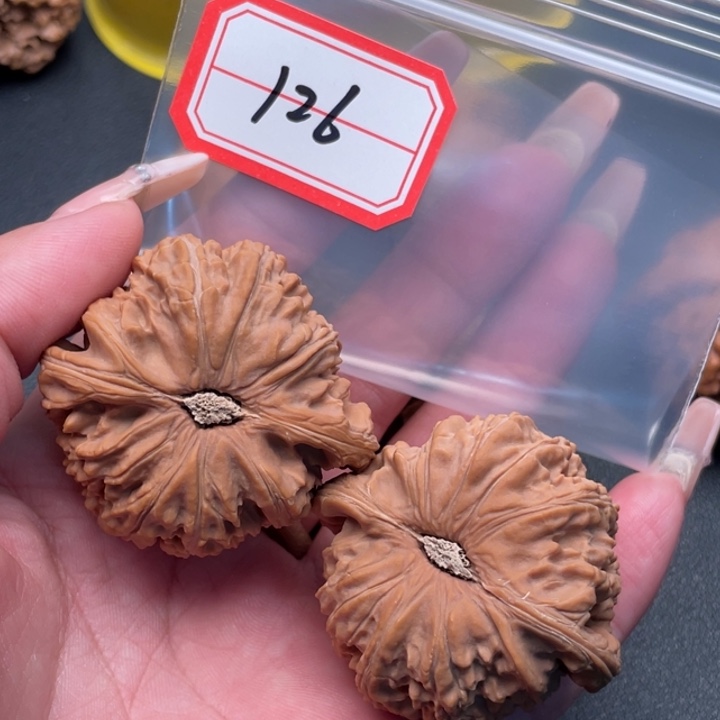 曾***海把件文玩核桃白狮子