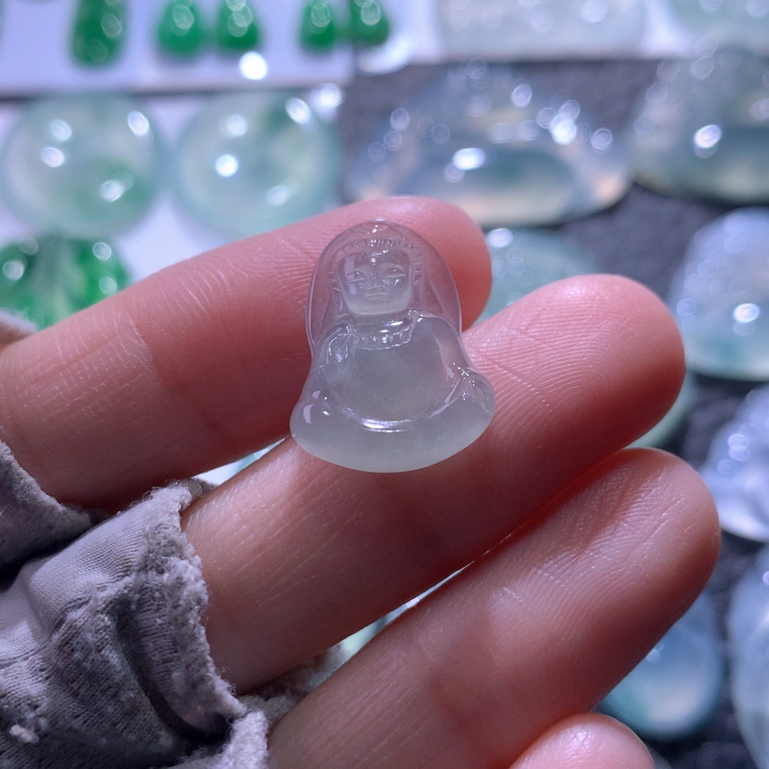 翡翠未镶嵌颈饰宝宝观音