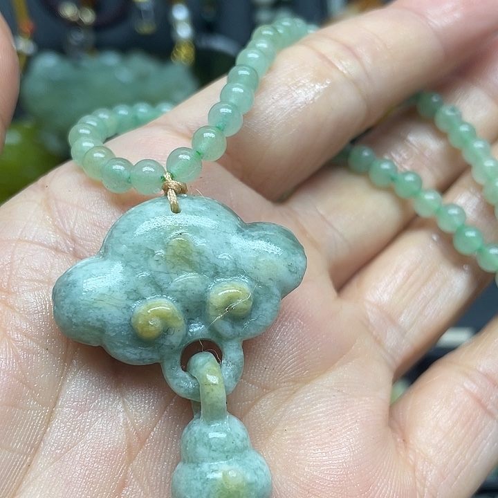 未镶嵌蛇纹石玉颈饰