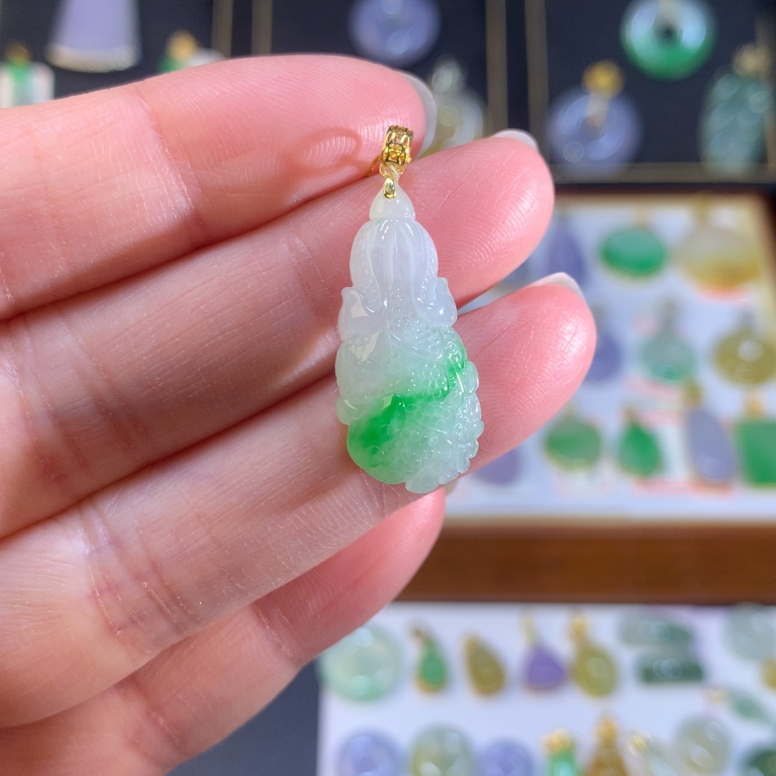 翡翠18K金镶嵌颈饰