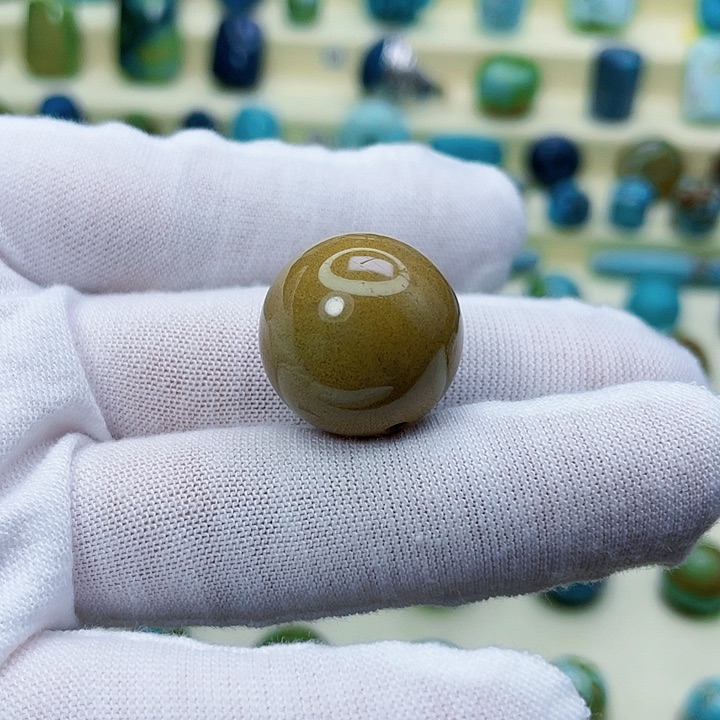 绿松石未镶嵌颈饰