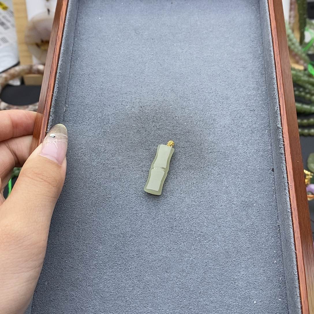 和田玉吊坠(不含链)18K金镶嵌