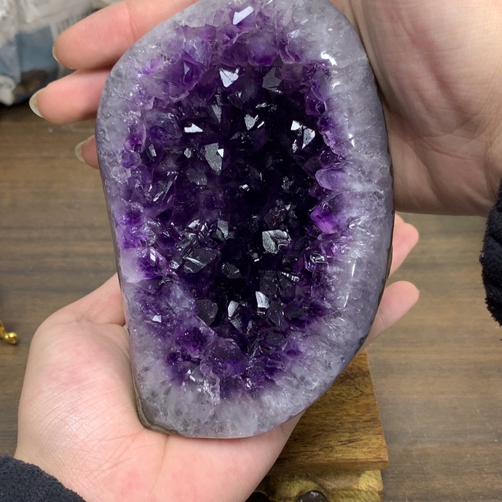 J***g未镶嵌水晶大型摆件（非配饰）